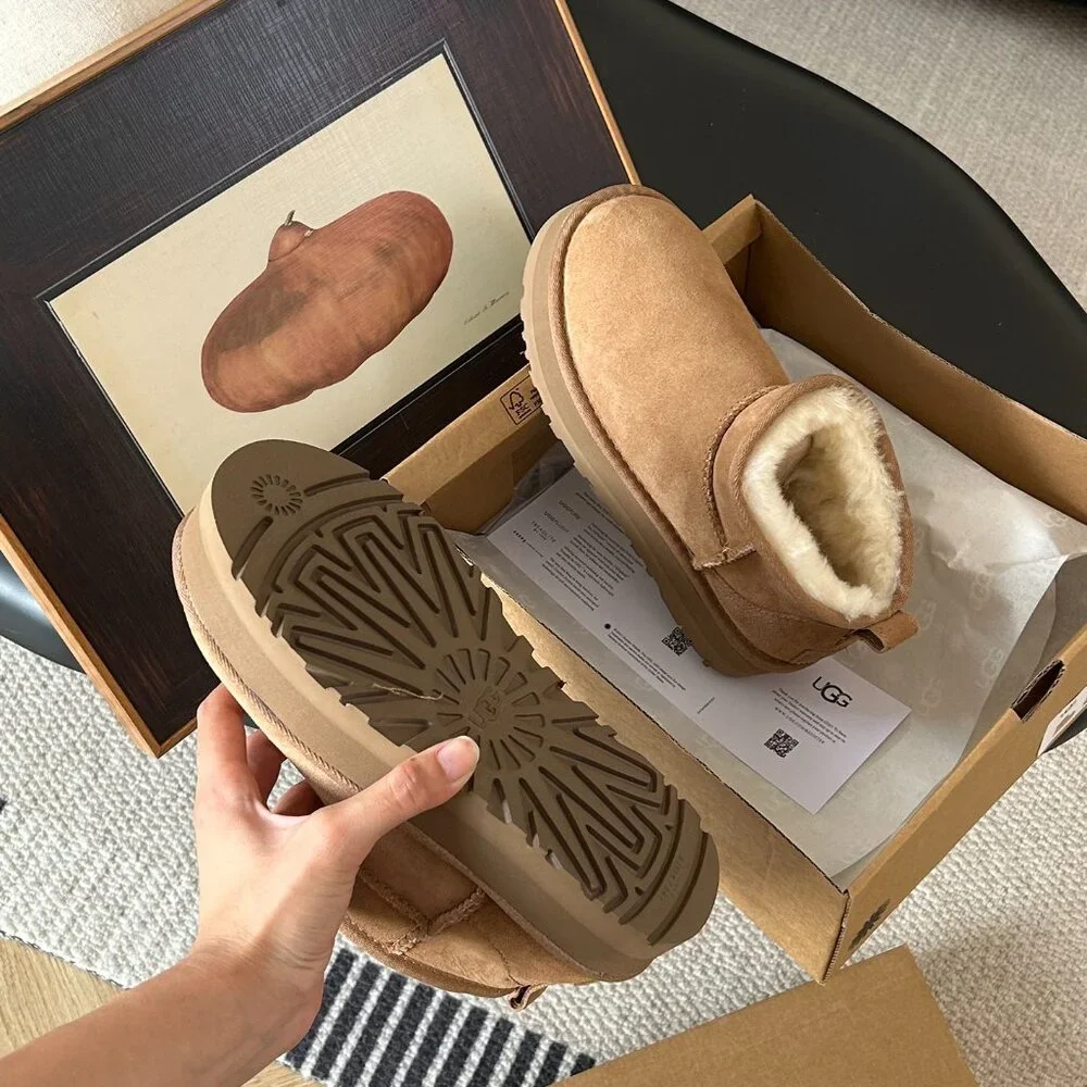 UGG Women's Classic Ultra Platform Chestnut